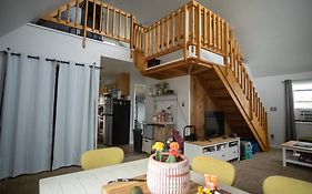 Cozy Wet Mountain Valley Cottage
